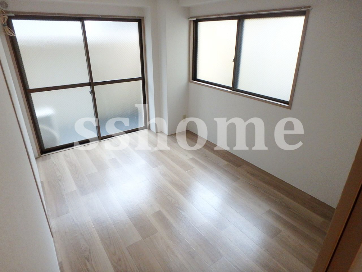 その他部屋・スペース 2面採光の洋室☆ 写真6