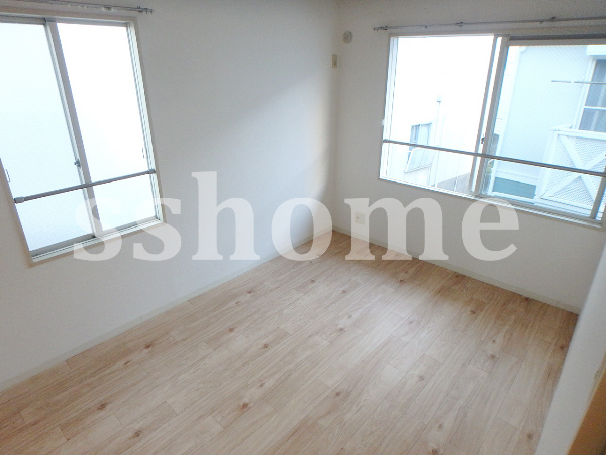 その他部屋・スペース 2面採光の洋室♪ 写真6