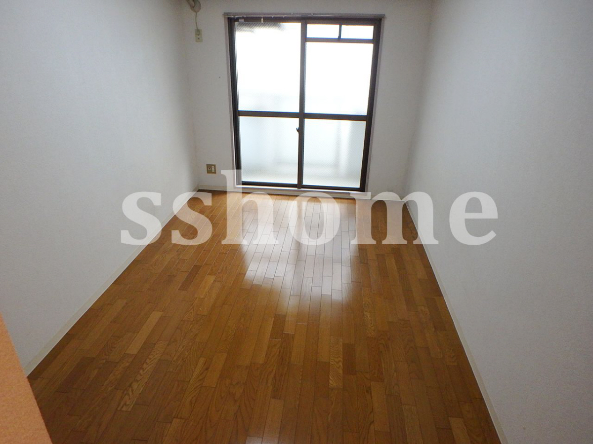 リビング 陽当たり良好の室内です☆ 写真2