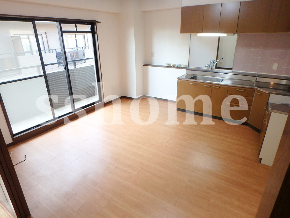 リビング 窓が多くて明るいリビング♪ 写真2