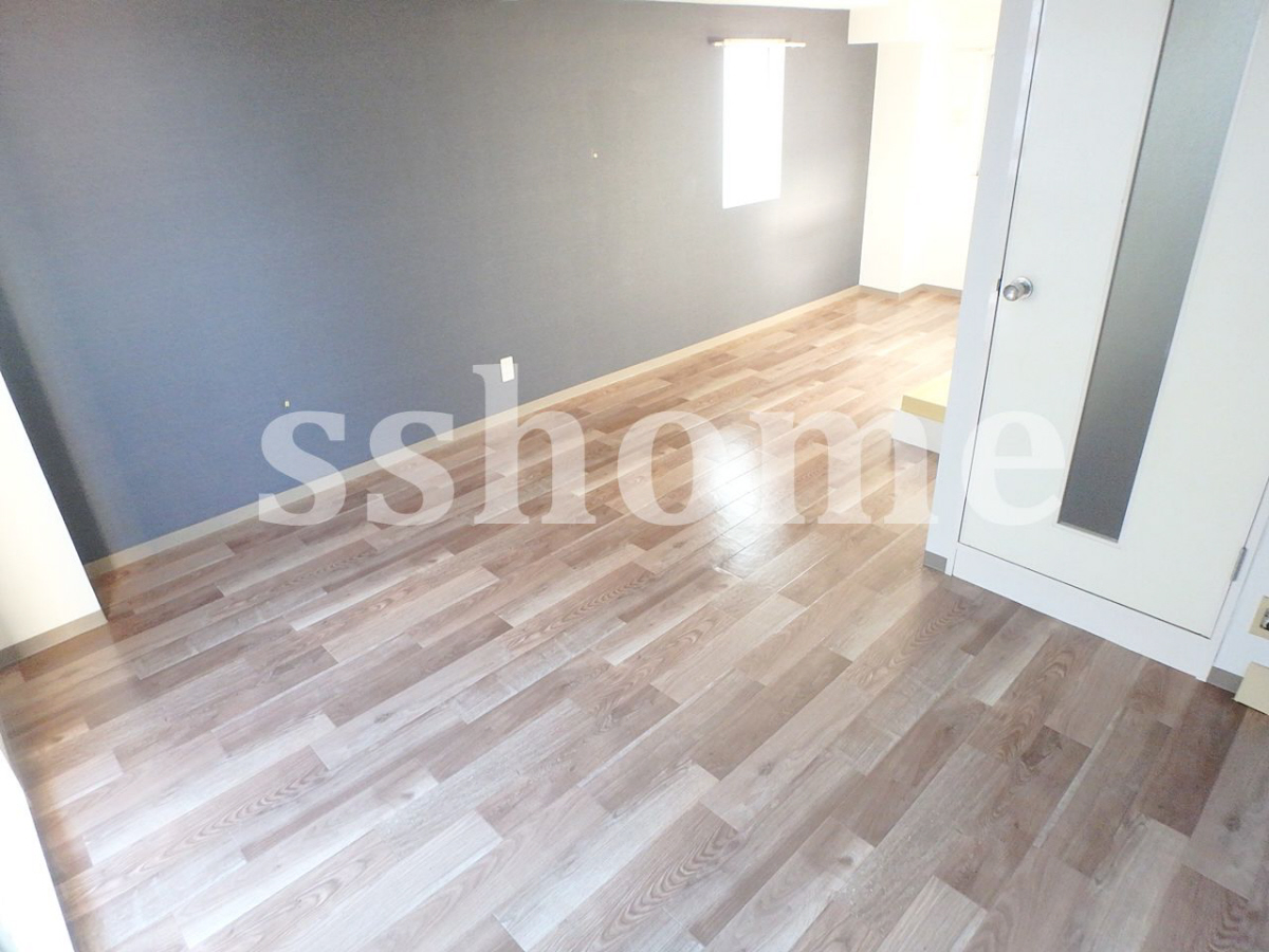 内装 落ち着いた雰囲気の床☆ 写真14