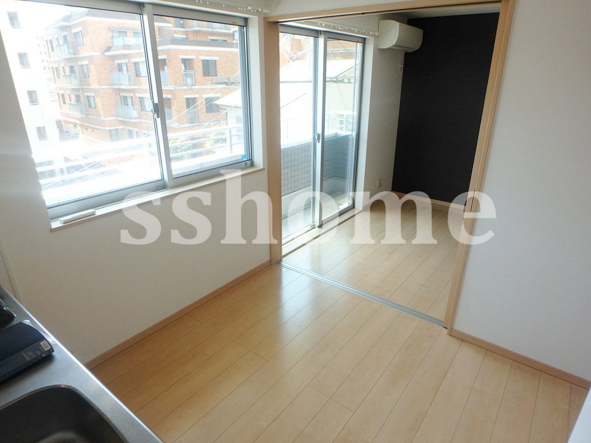 内装 窓が開放的 写真14