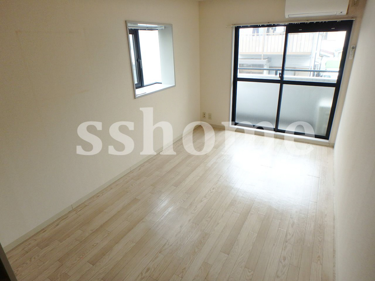 リビング 明るいお部屋です 写真2