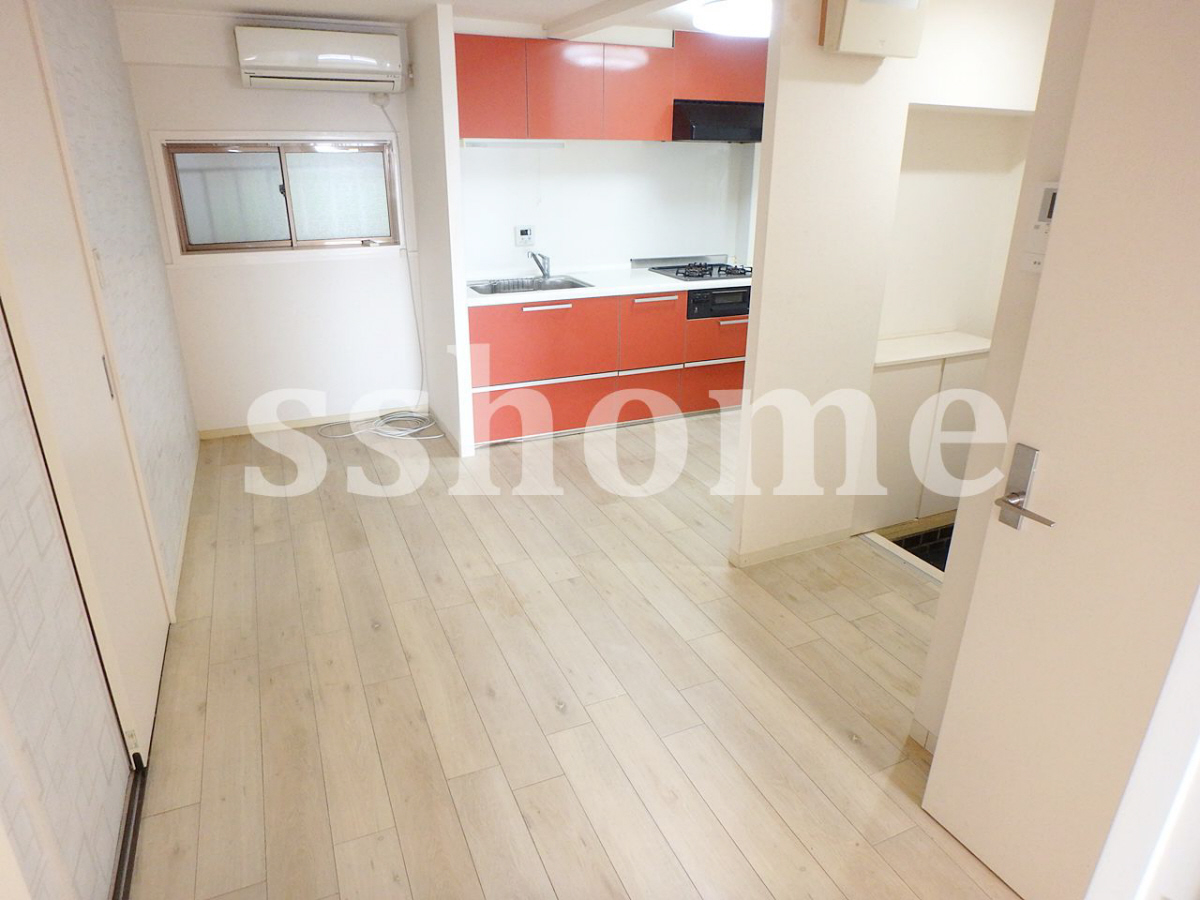 リビング フローリングのお部屋です☆ 写真2