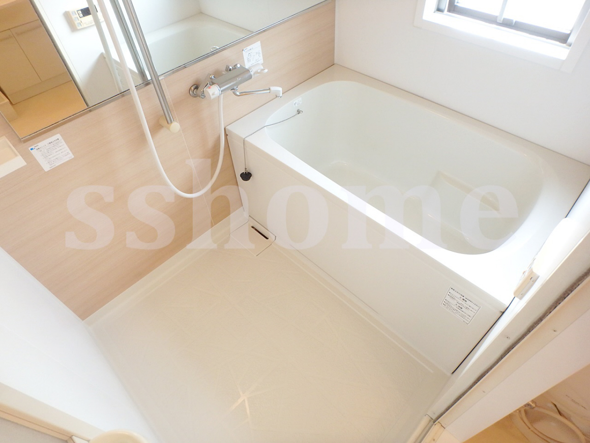 バス 窓があってきれいなバスルーム☆ 写真4