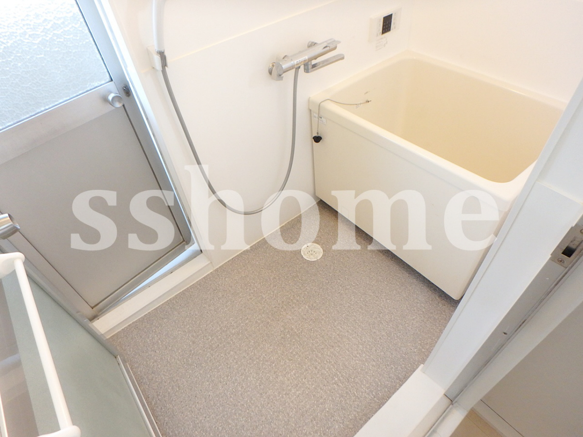 バス 古いタイプですが、清潔感あります 写真4