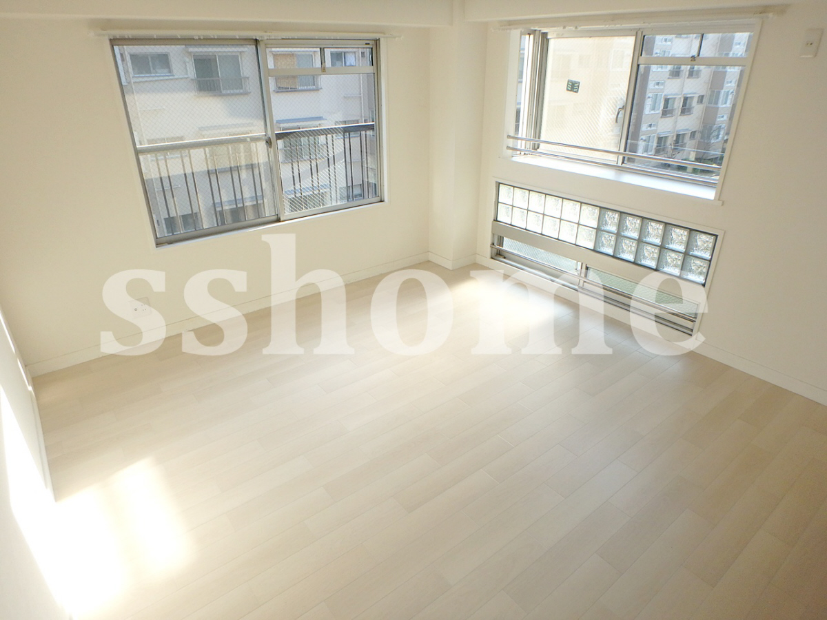 その他部屋・スペース 2面採光の洋室☆ 写真6