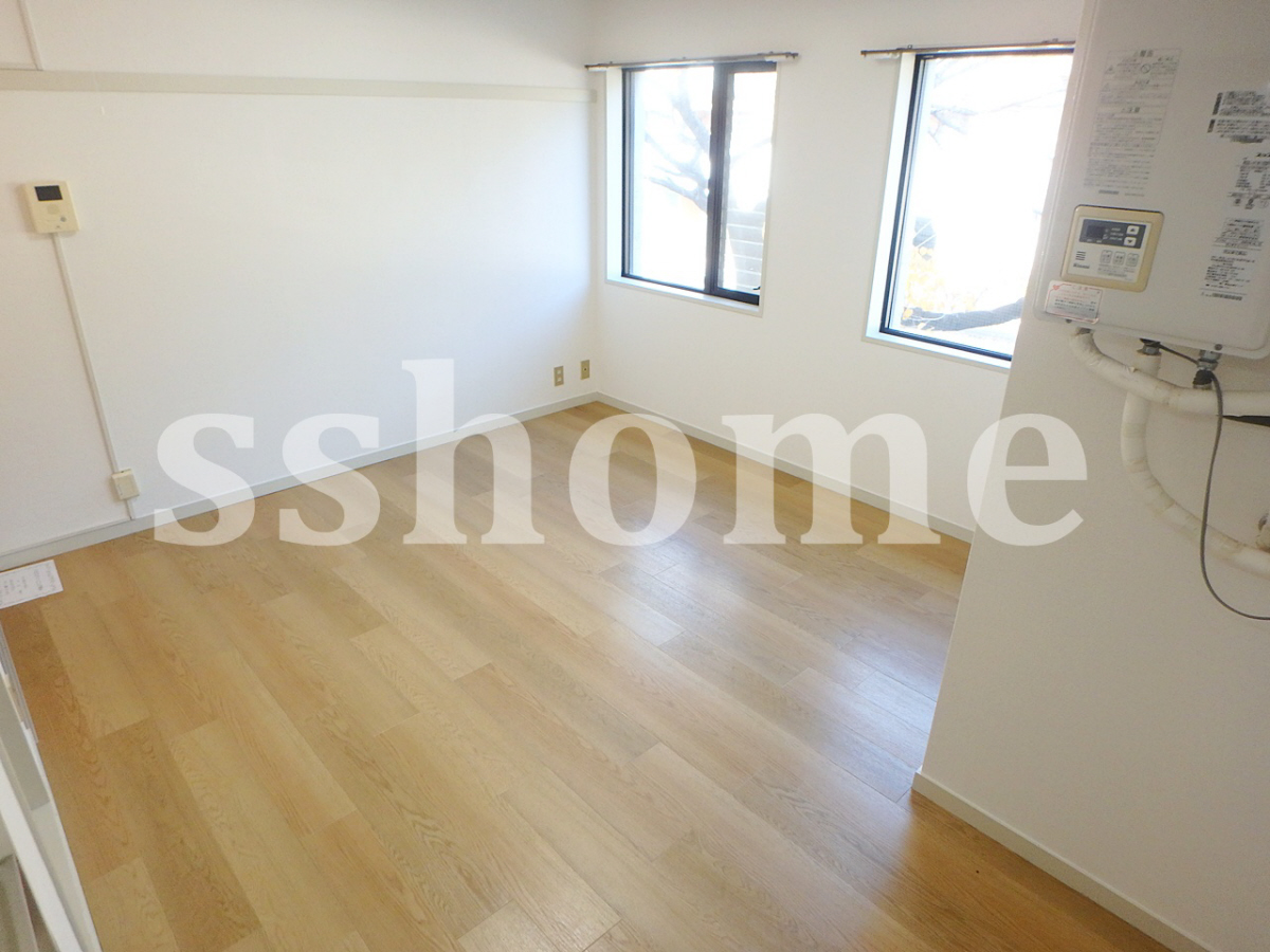 寝室 大きな窓の付いた洋室♪ 写真15