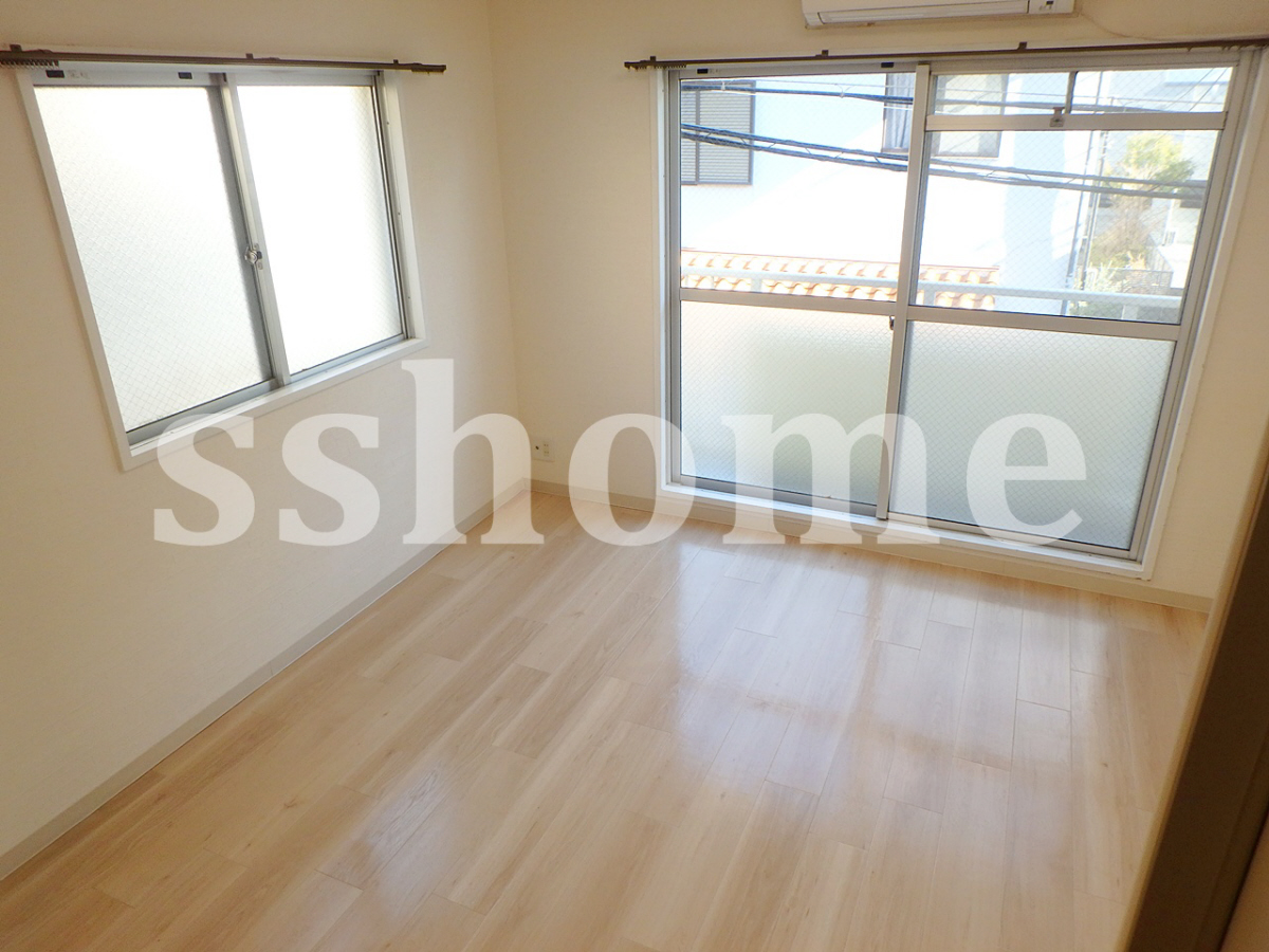 その他部屋・スペース 2面採光の洋室☆ 写真6