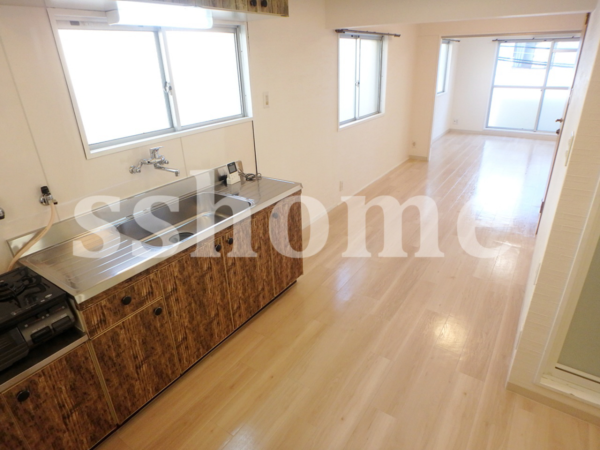 リビング 角部屋で明るい☆ 写真2