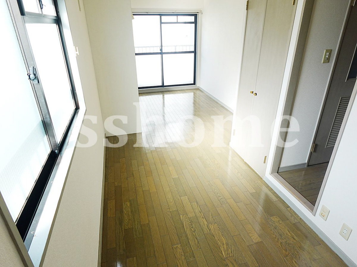 リビング 角部屋で明るいお部屋です♪ 写真2