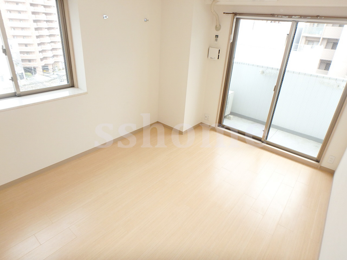 リビング 2面採光の明るいお部屋です♪ 写真2