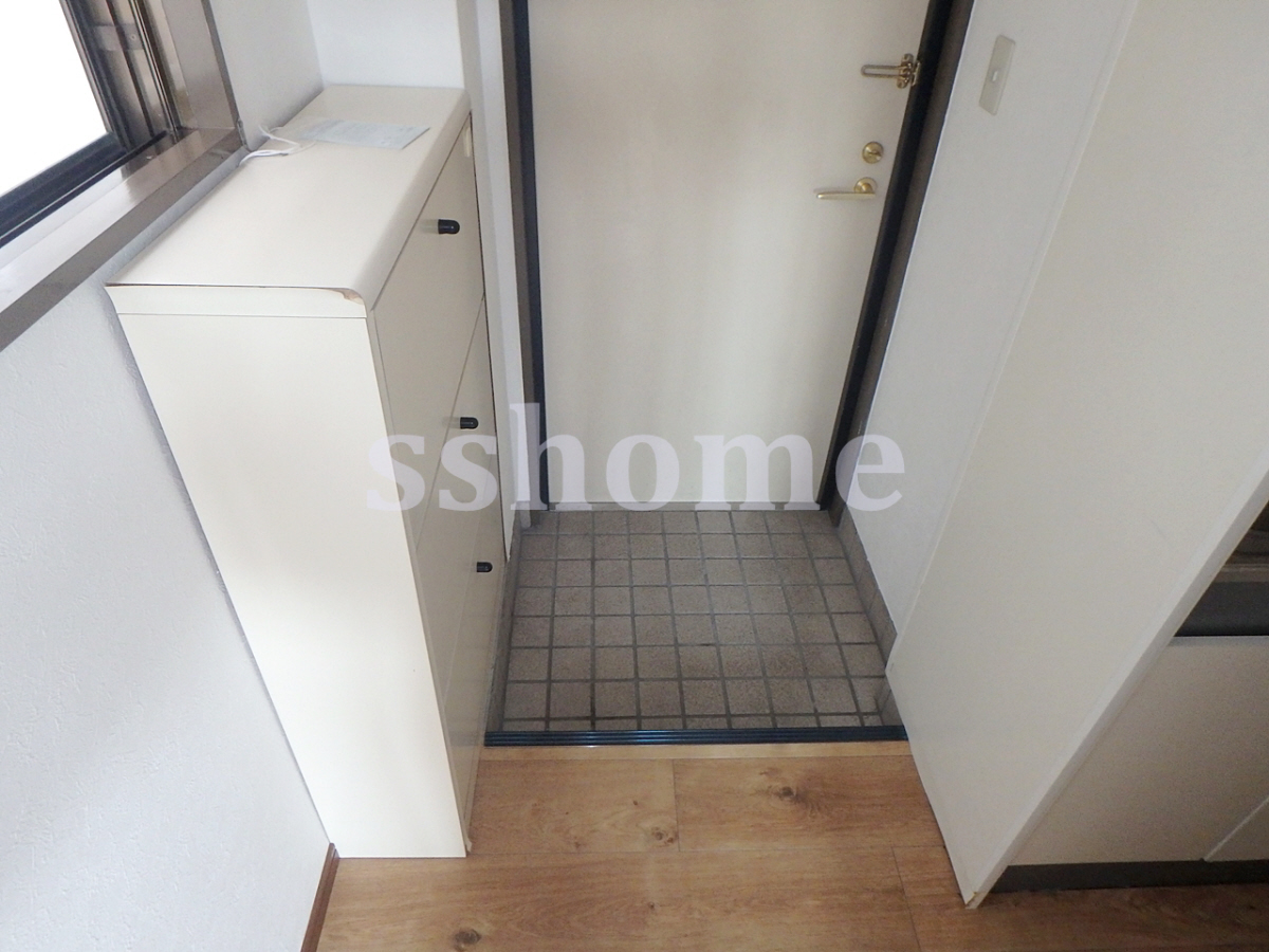 玄関 明るいスペース 写真12