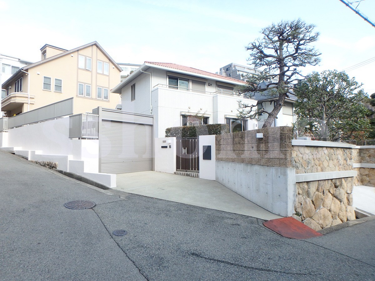 赤松町2丁目貸家