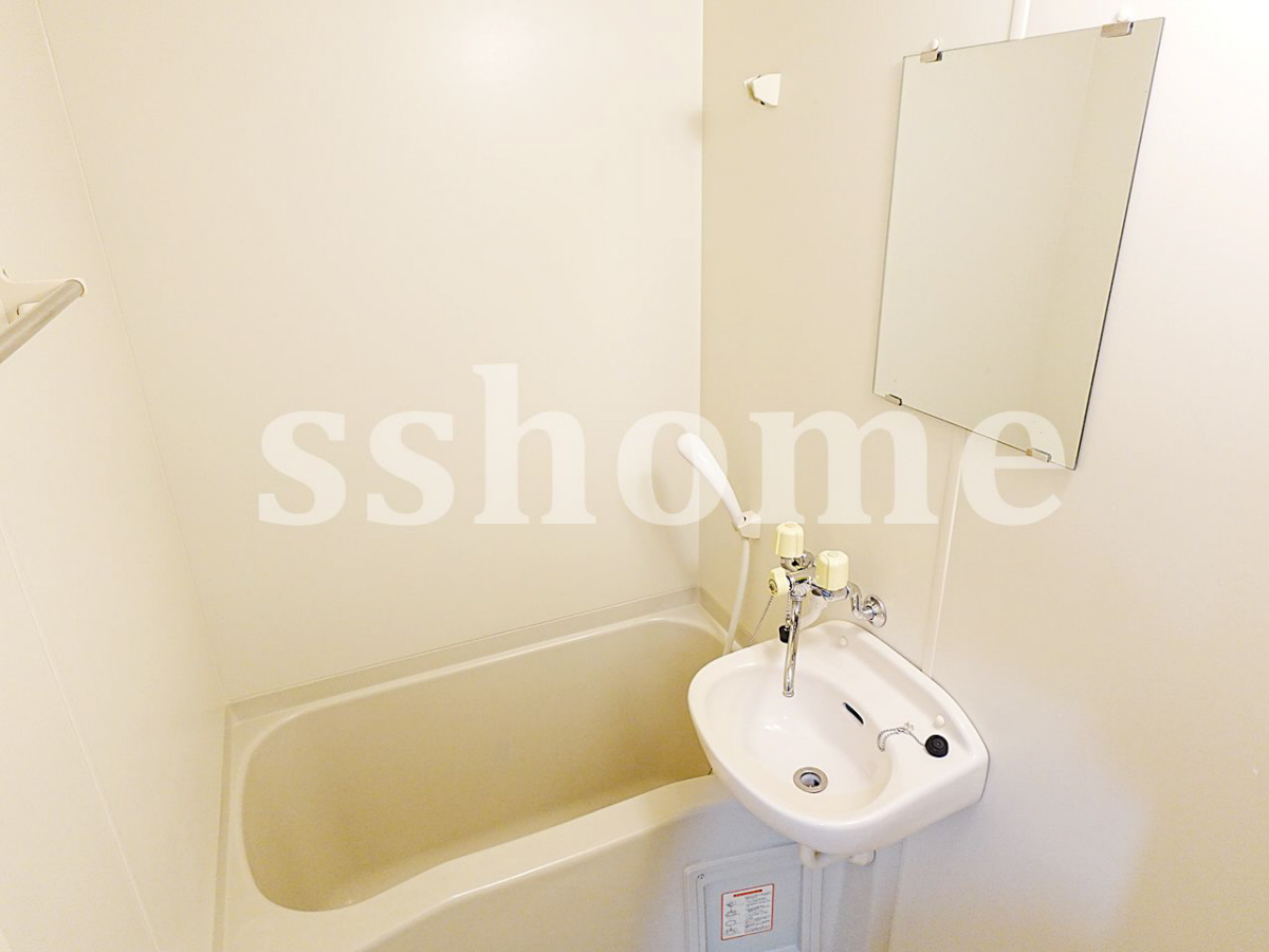 バス 清潔感ある浴槽 写真4