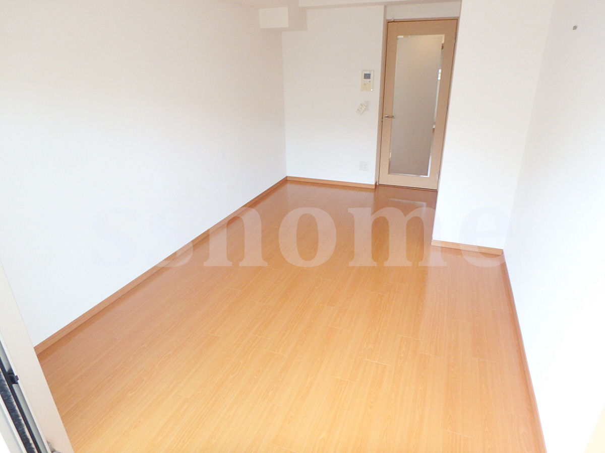 リビング 日当たり良好の室内です♪ 写真2