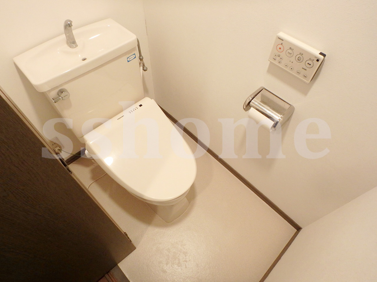 トイレ 温水洗浄便座 写真8