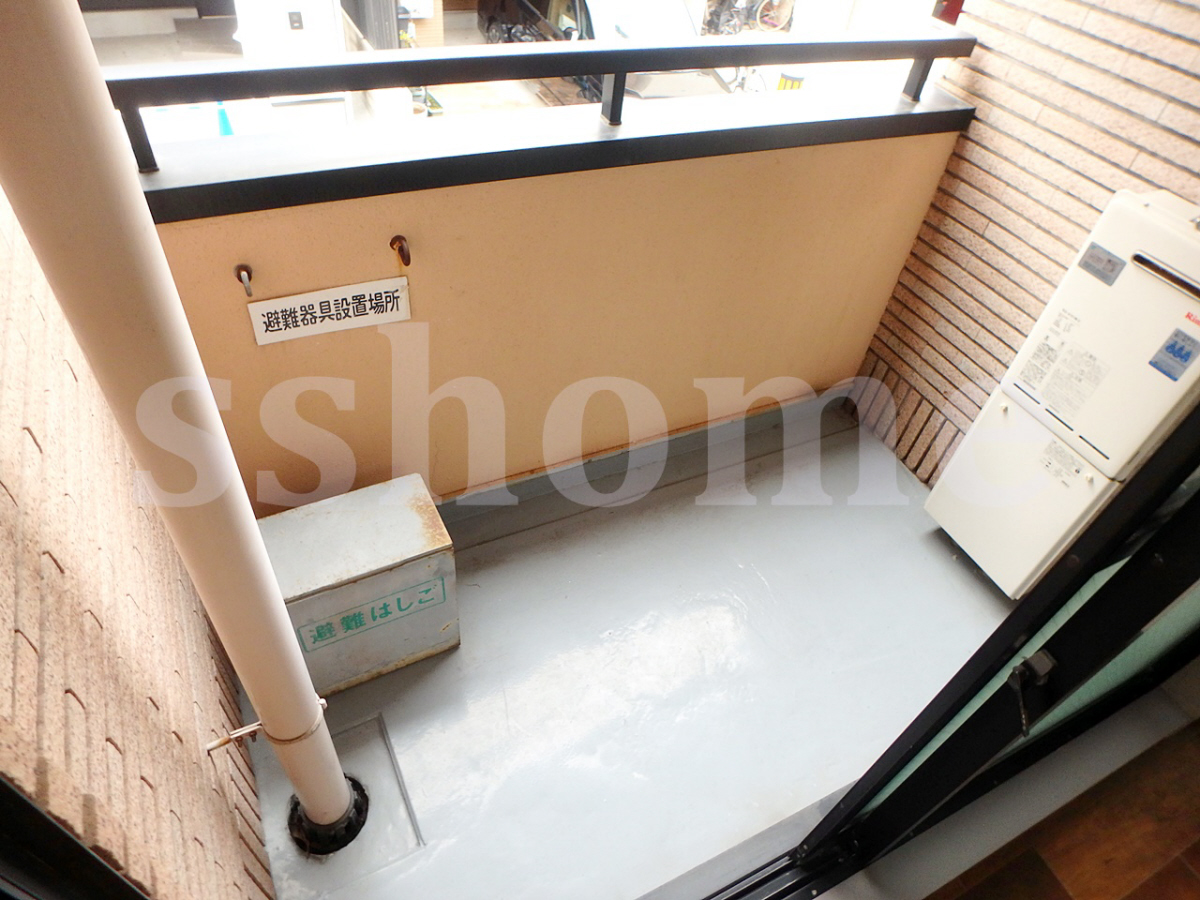 バルコニー・ベランダ 洗濯物は内側に干せます☆ 写真10