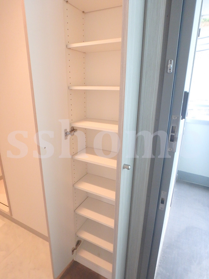 内装 天井までのシューズボックス 写真14