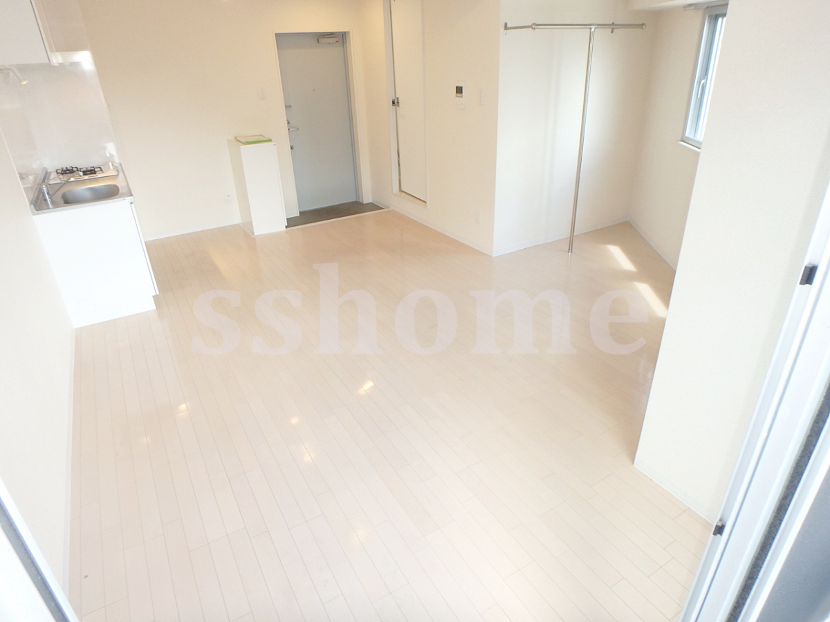 リビング 白基調で明るいお部屋 写真2