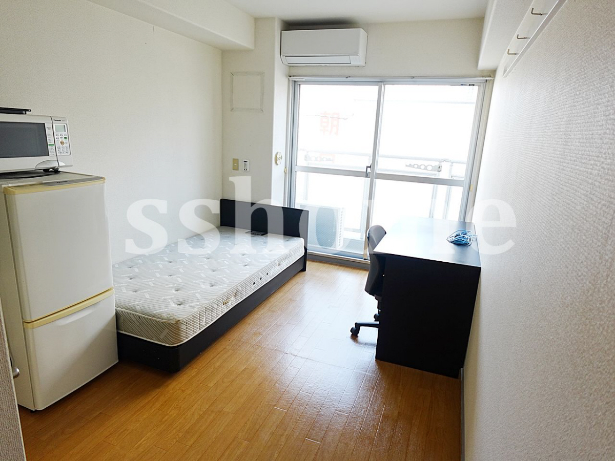 リビング 家具家電付きのワンルーム 写真2