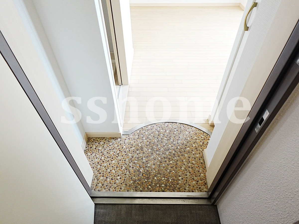 玄関 少し狭いです 写真12