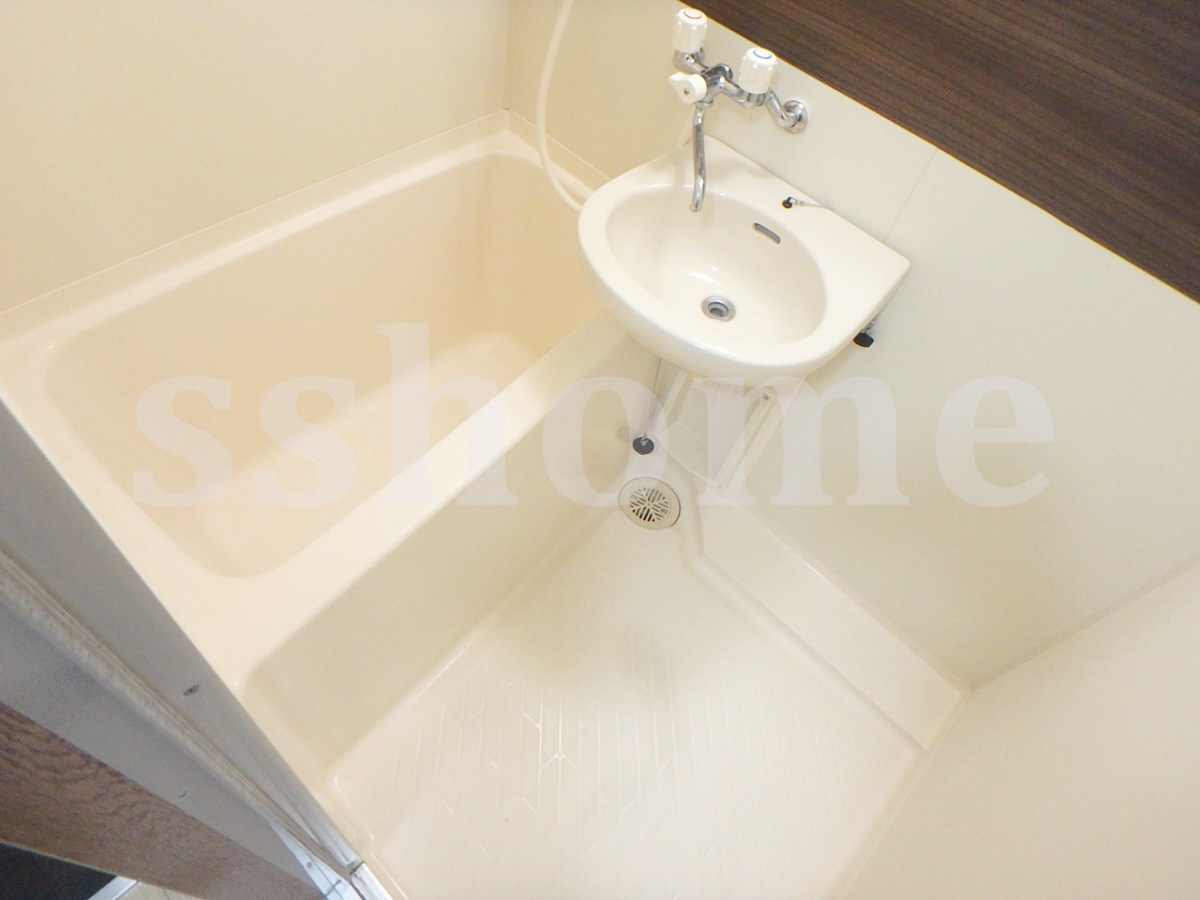 バス 清潔感ある浴槽 写真4