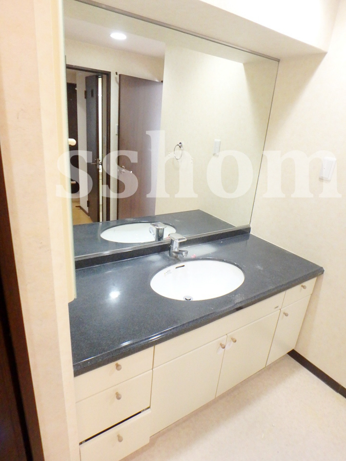 洗面所 鏡の大きな洗面☆ 写真9