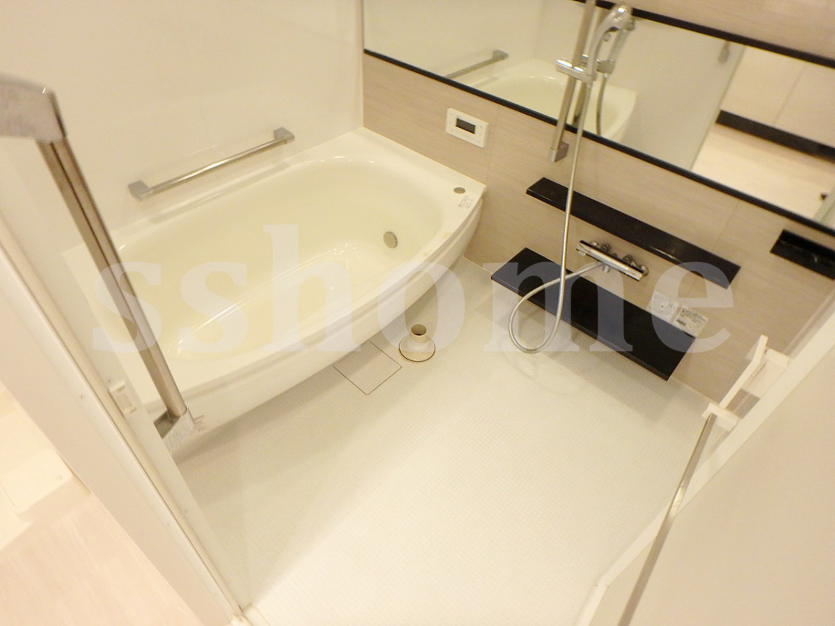 バス おおきな鏡のある浴室☆ 写真4