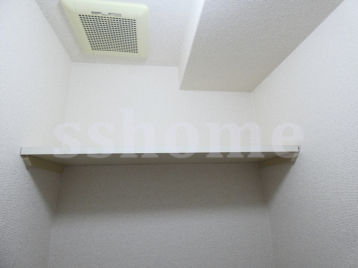 内装 トイレ上部に嬉しい棚 写真14