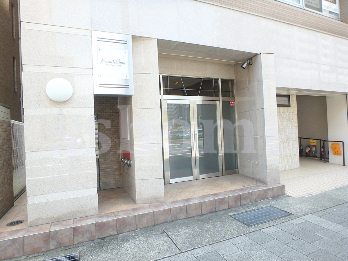 エントランス 建物入口はオートロックです☆ 写真13