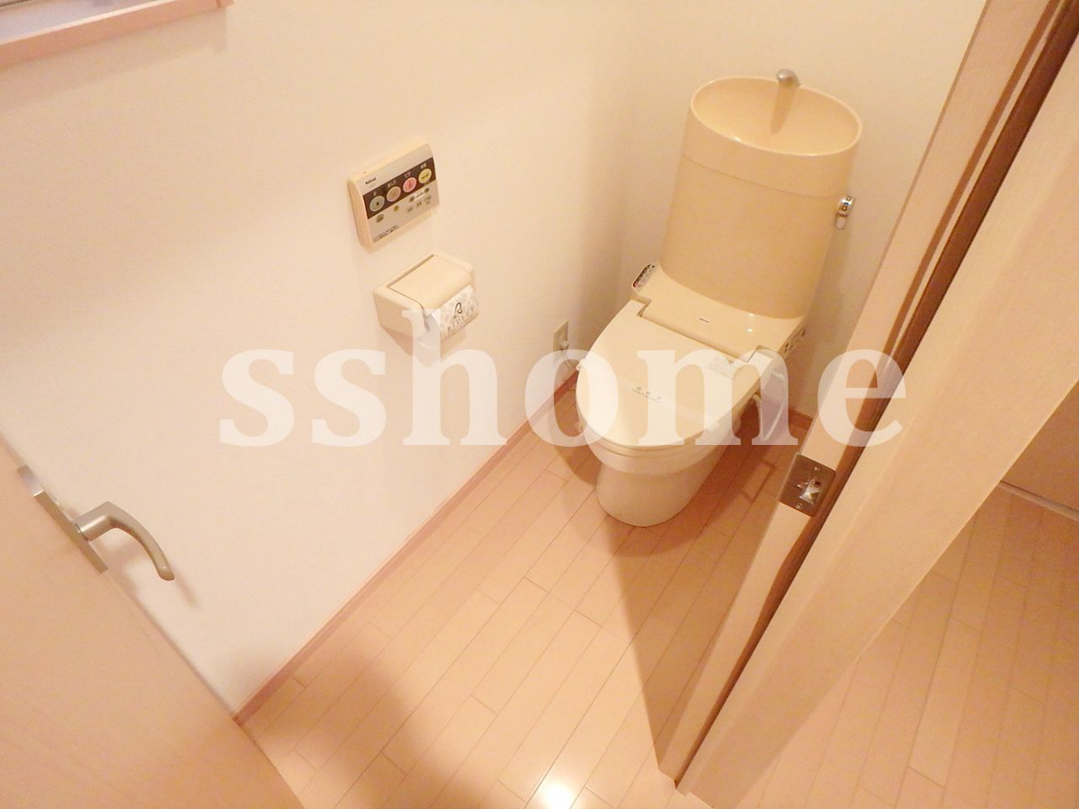 トイレ 温水洗浄便座 写真8