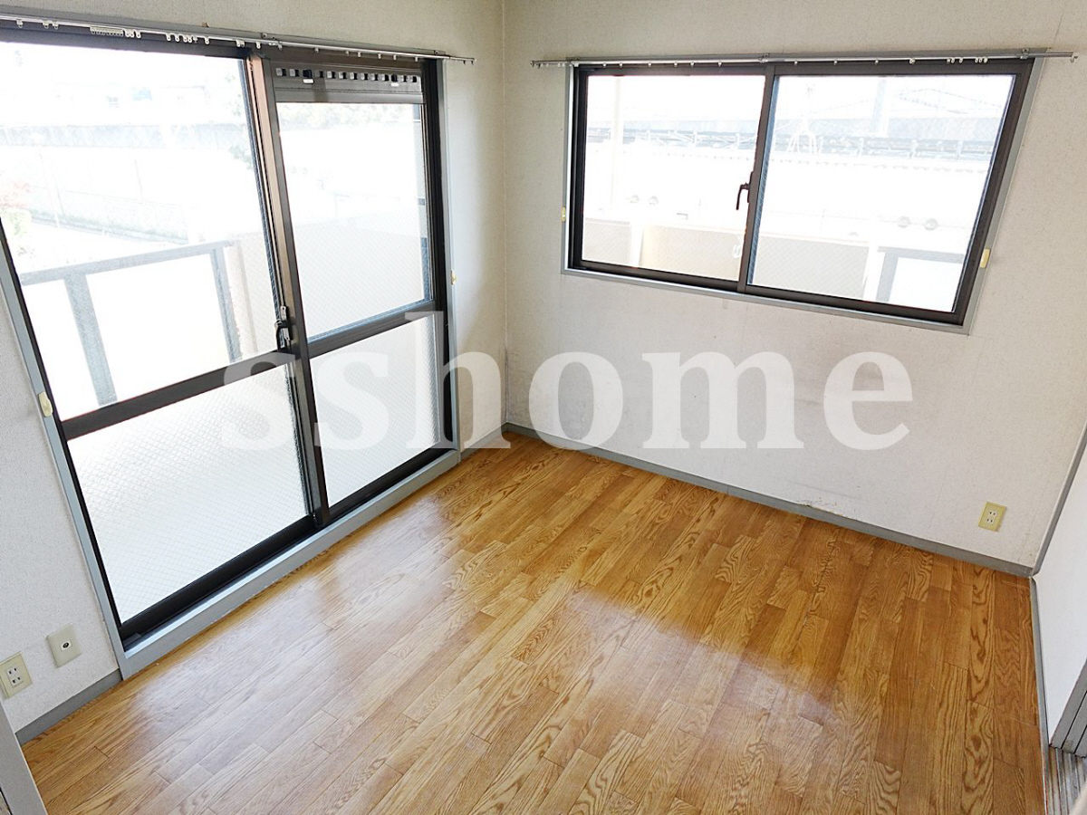 寝室 2面採光で明るいです 写真15