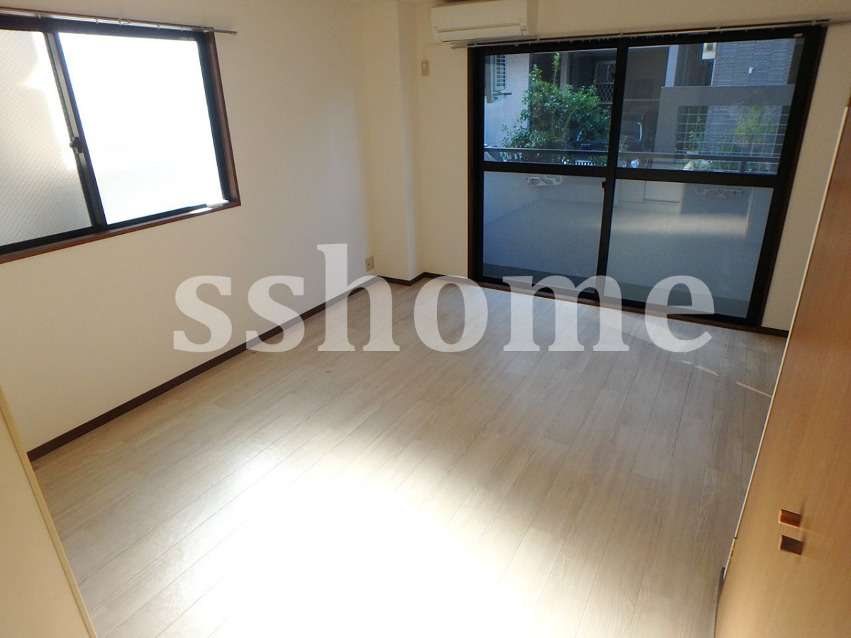 リビング 角部屋で明るいお部屋です♪ 写真2