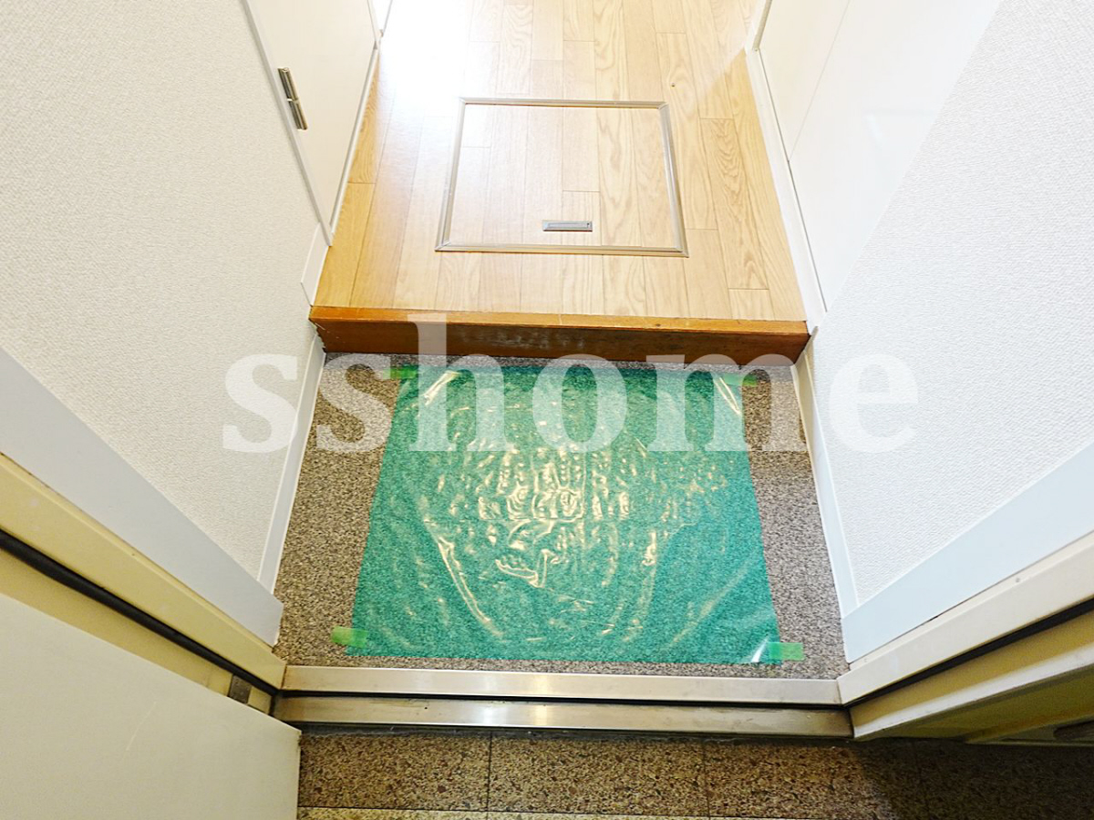 玄関 少し狭いです 写真12