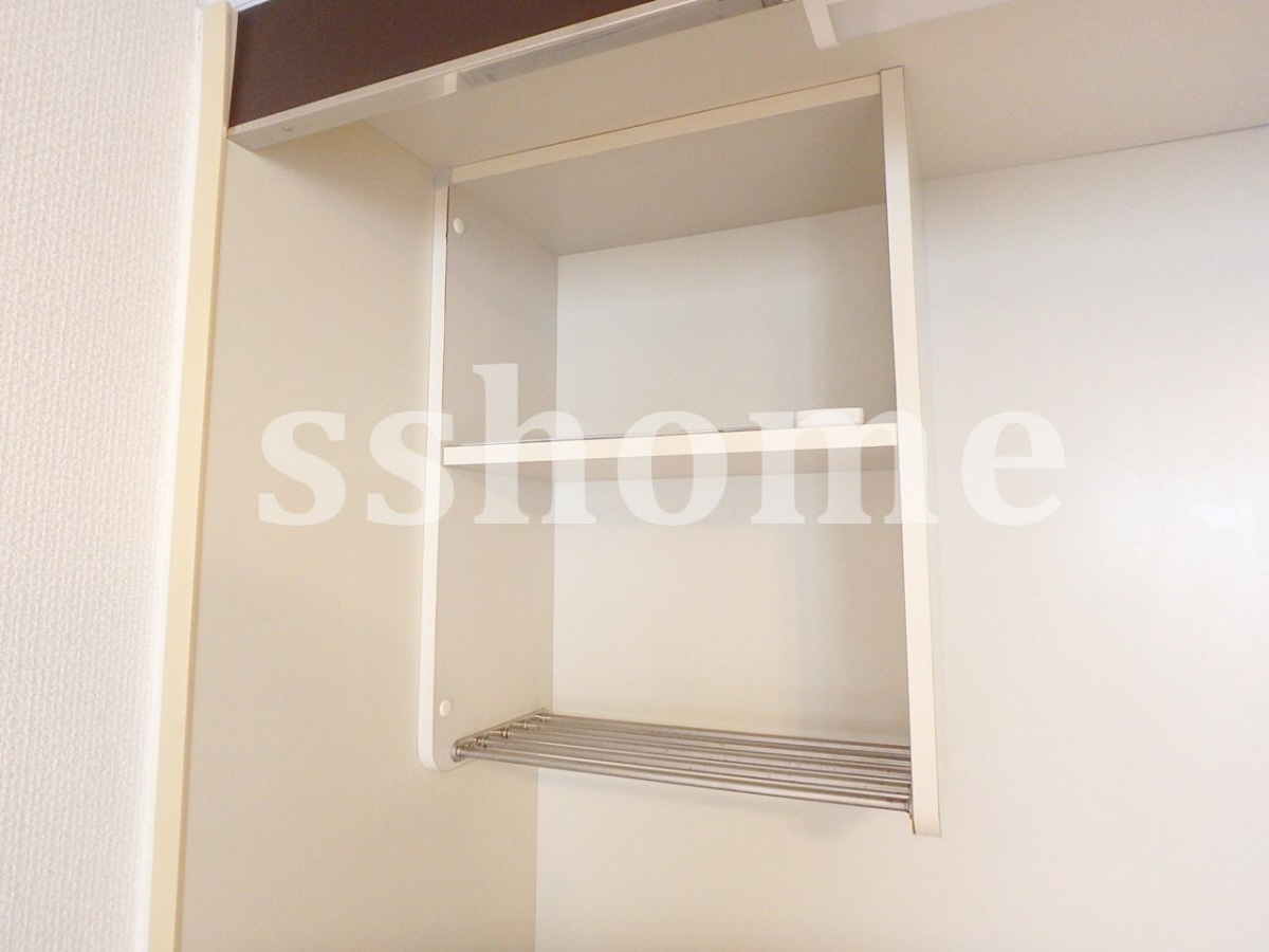 収納 キッチン上部に水切りと棚 写真18