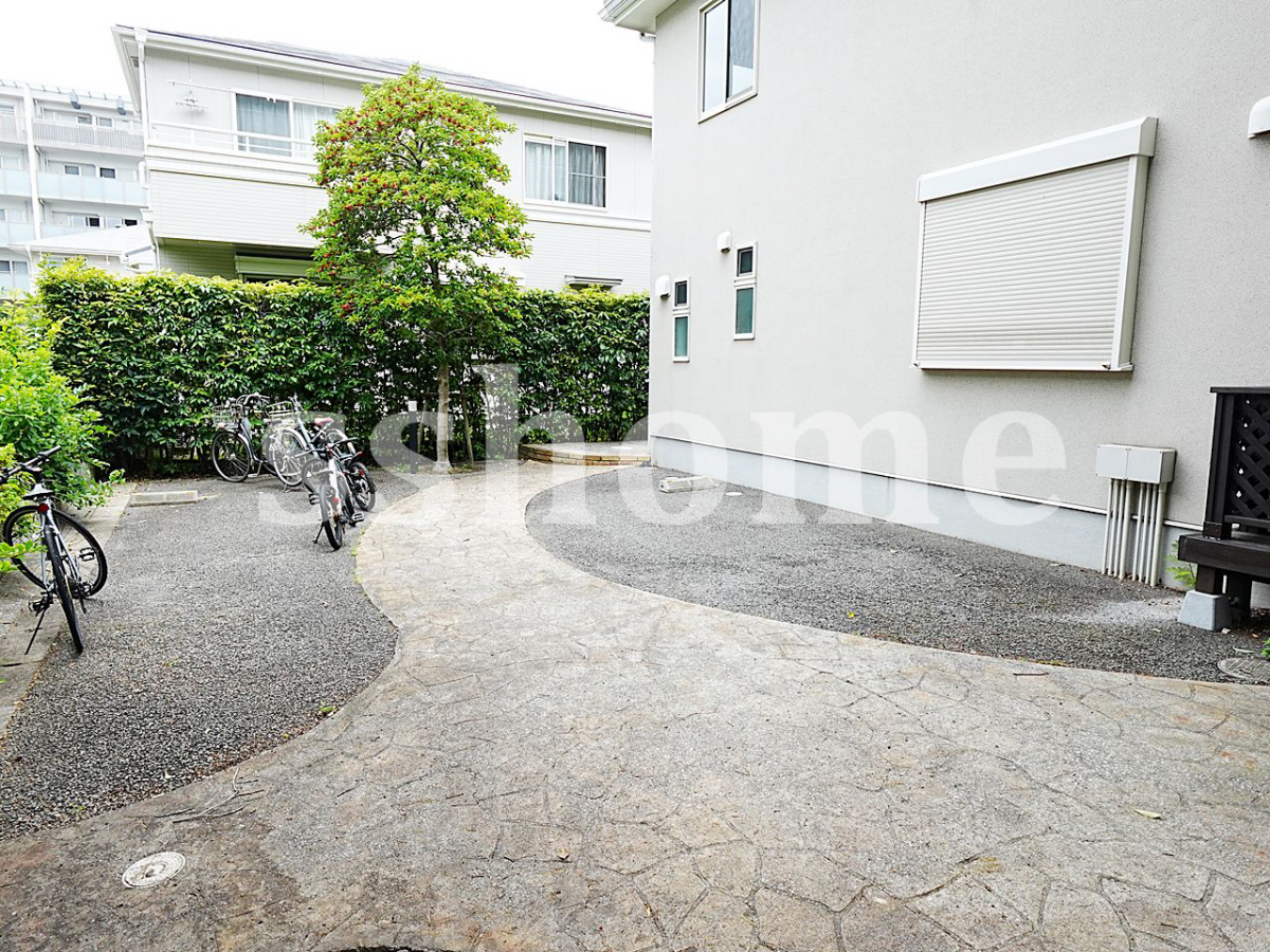 エントランス 駐車場あります☆ 写真13