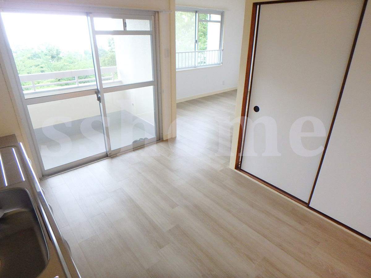 リビング 明るいお部屋です♪ 写真2