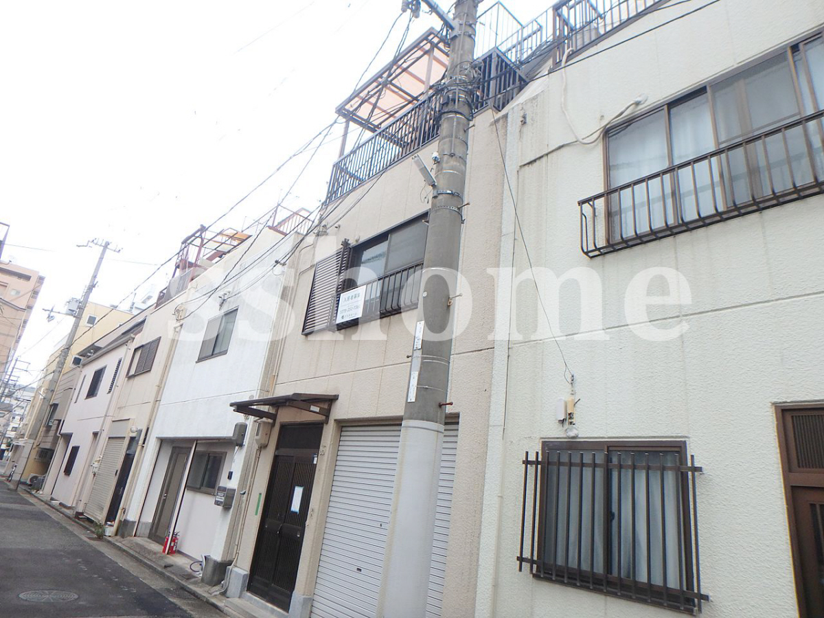 物件番号:1123135556 シャッター付き駐車場1台分♪水道筋商店街は買物便利ですね☆