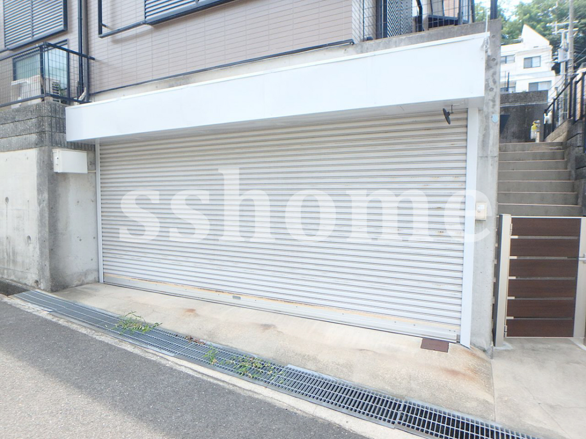 駐車場 シャッター付きガレージ 写真28