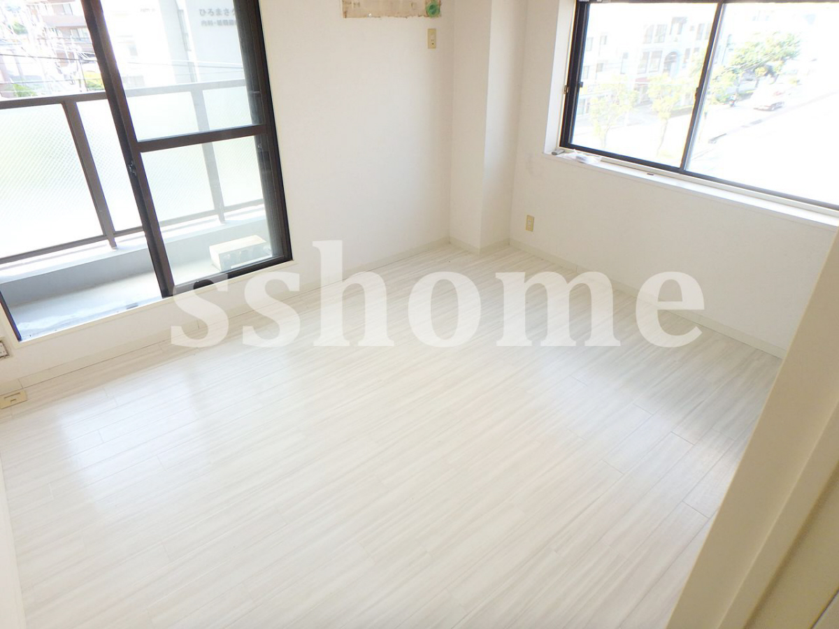リビング 2面採光の明るいお部屋☆ 写真2