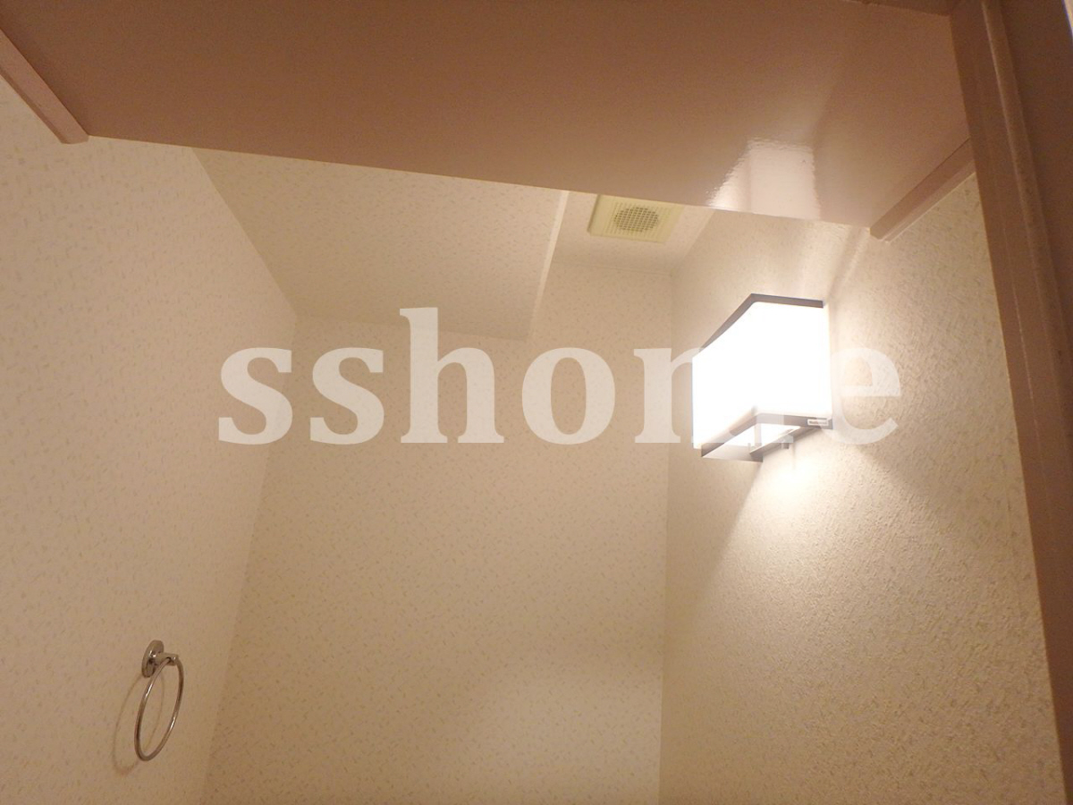 内装 トイレ上部に棚 写真19