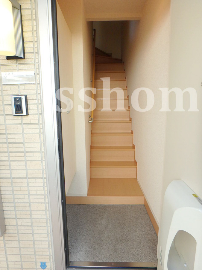 玄関 階段を上がってお部屋へ☆ 写真12
