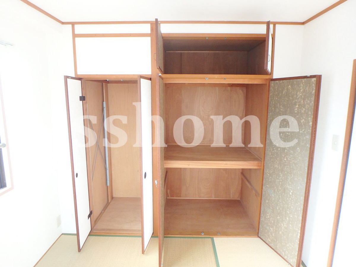 収納 押入タイプで奥行あります 写真5