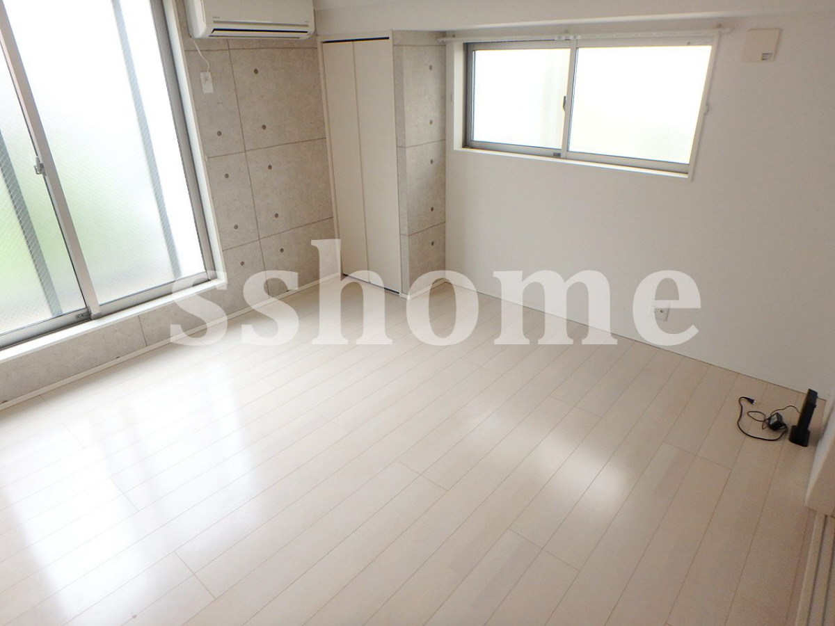 リビング 白基調のお部屋です☆ 写真2