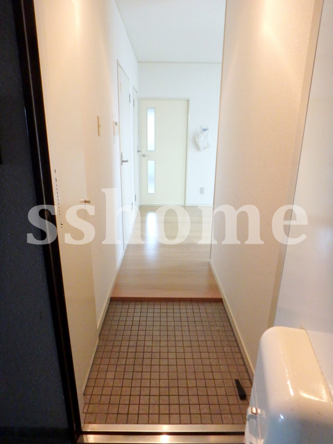 玄関 下駄箱は左側 写真12