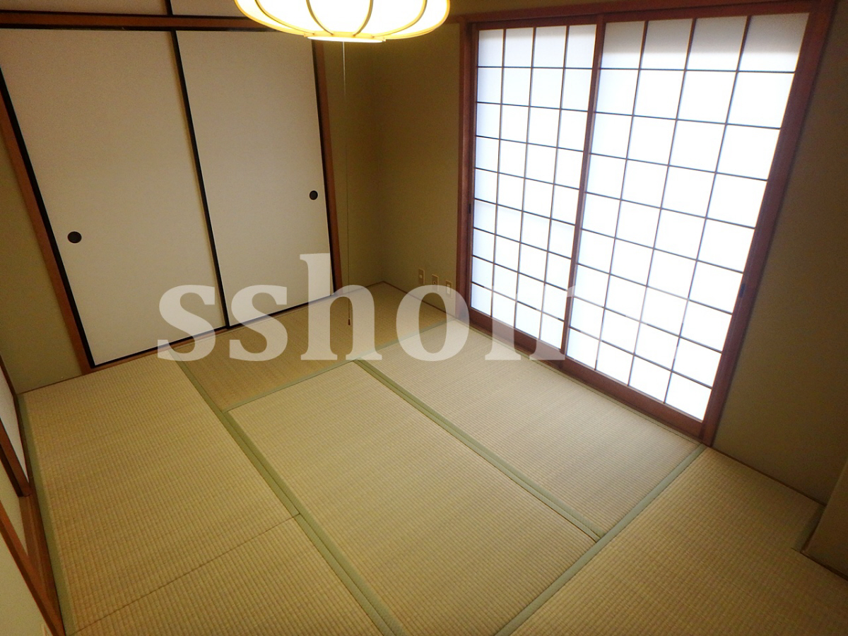 バルコニー横の和室☆ 写真7